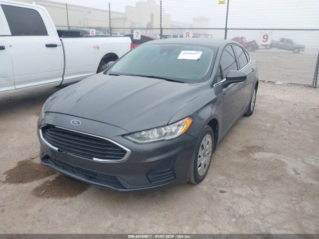 Ford Fusion S Image 3