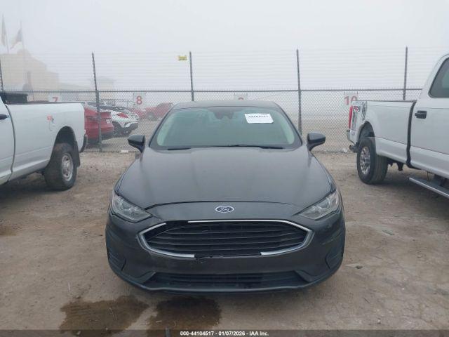 Ford Fusion S Image 5