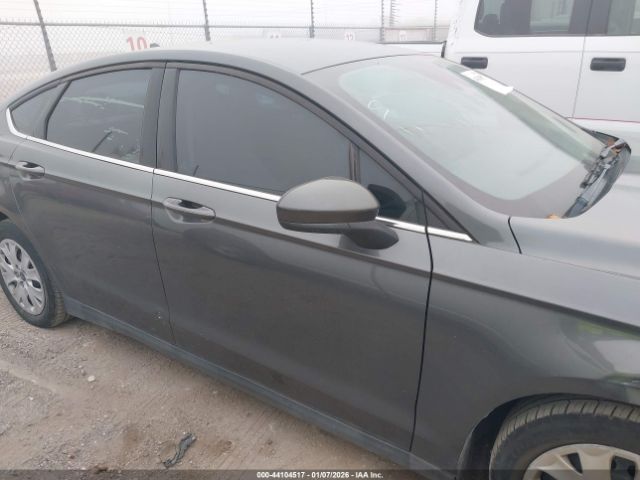 Ford Fusion S Image 12