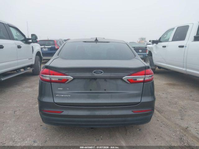Ford Fusion S Image 2