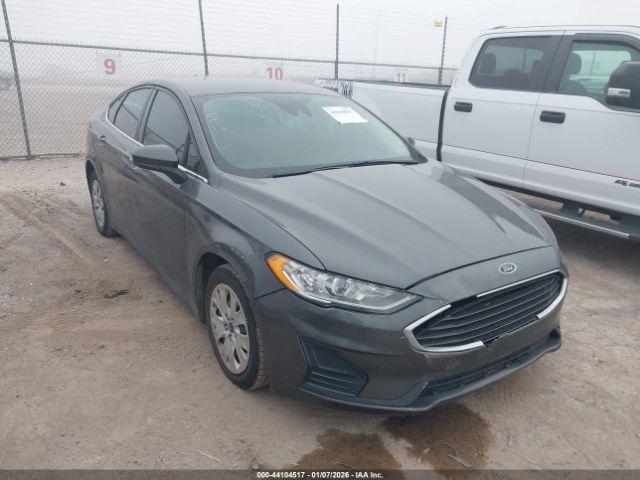 Ford Fusion S Image 16