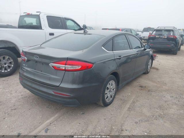 Ford Fusion S Image 13