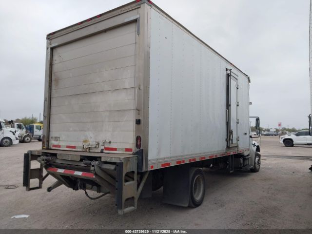 Freightliner M2 106 Image 4