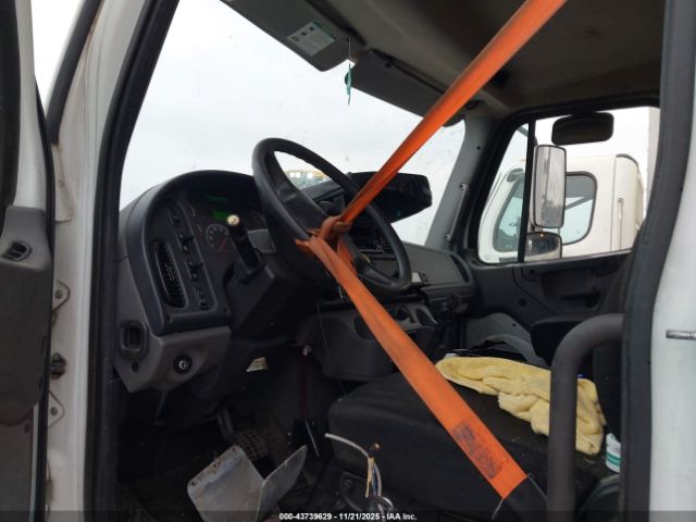 Freightliner M2 106 Image 3