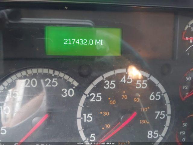 Freightliner M2 106 Image 8