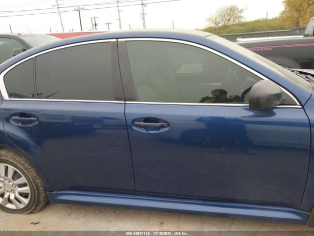 Subaru Legacy 2.5i Image 10