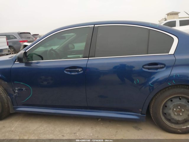 Subaru Legacy 2.5i Image 13