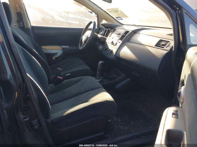 Nissan Versa 1.8s Image 13