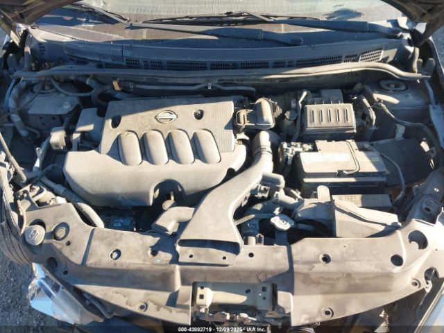 Nissan Versa 1.8s Image 5