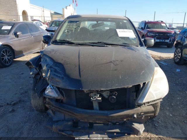 Nissan Versa 1.8s Image 10