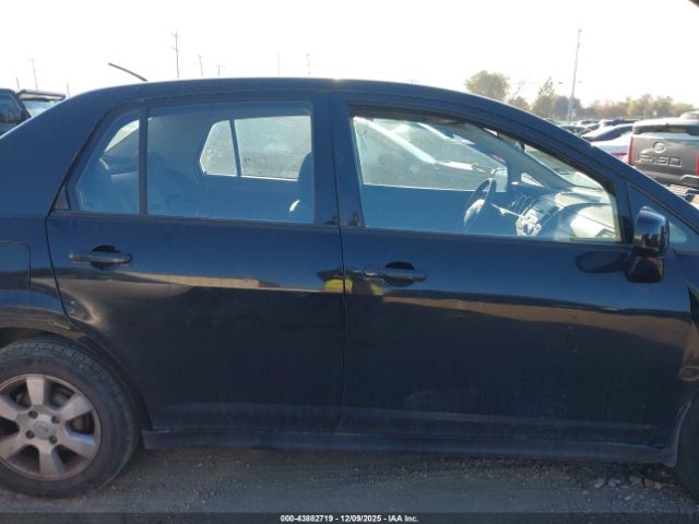 Nissan Versa 1.8s Image 4
