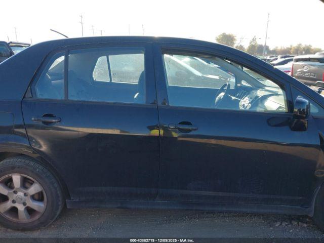 Nissan Versa 1.8s Image 4