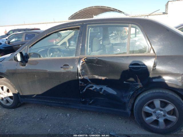 Nissan Versa 1.8s Image 8