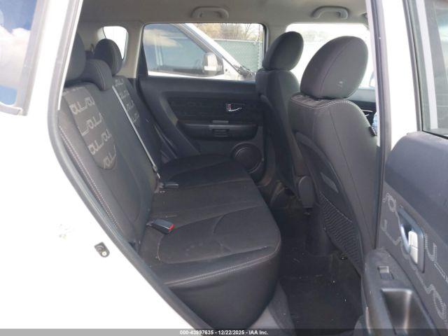 Kia Soul + Image 16