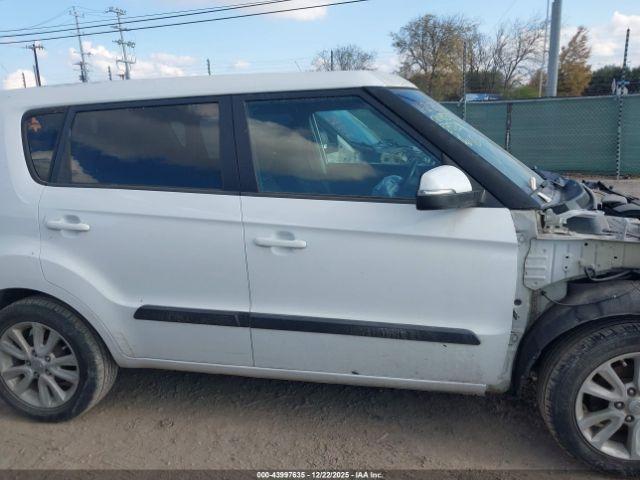 Kia Soul + Image 13