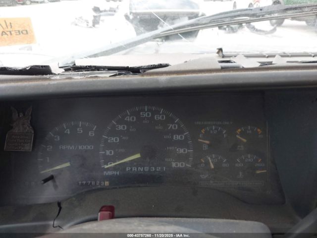 Chevrolet C1500 Fleetside Image 5