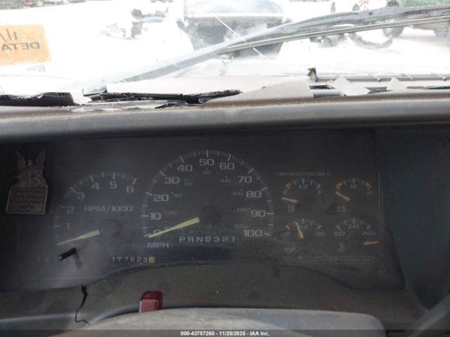 Chevrolet C1500 Fleetside Image 5