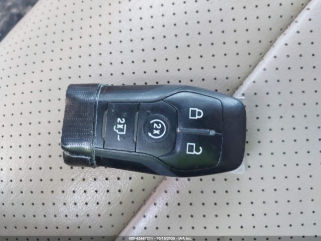 Ford F-150 Lariat Image 8