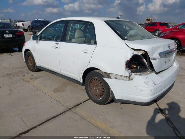 Nissan Versa 1.8s Image 6