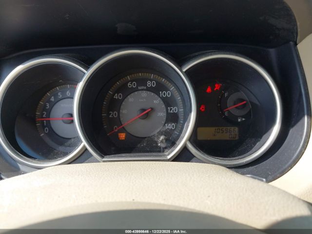 Nissan Versa 1.8s Image 14