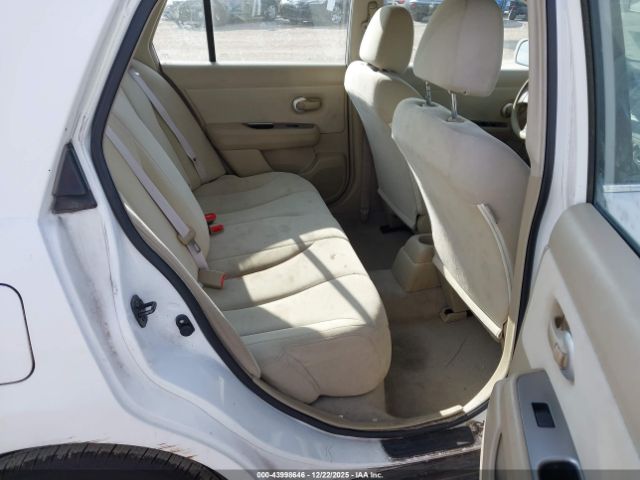 Nissan Versa 1.8s Image 9