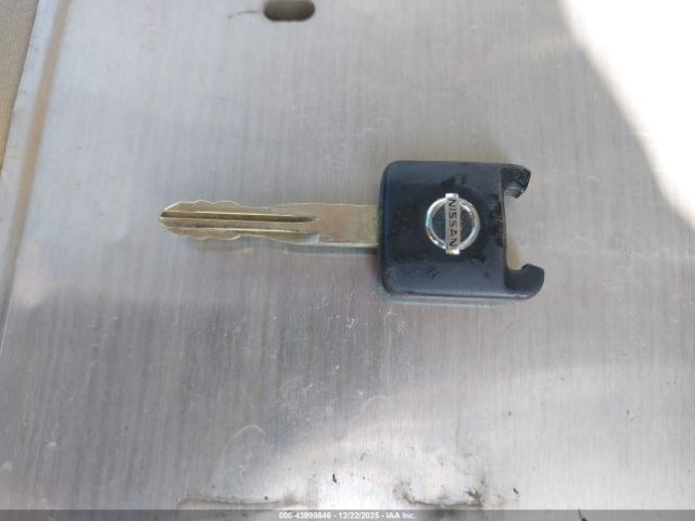 Nissan Versa 1.8s Image 13