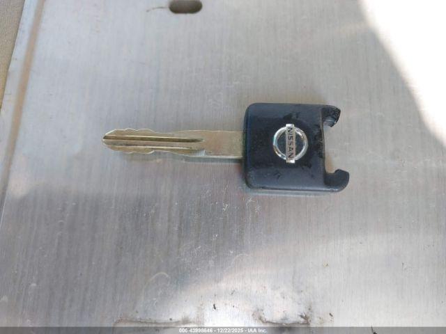 Nissan Versa 1.8s Image 13