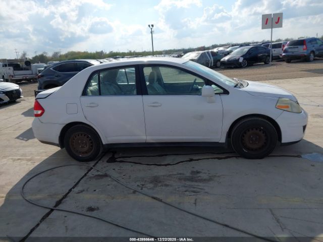 Nissan Versa 1.8s Image 11
