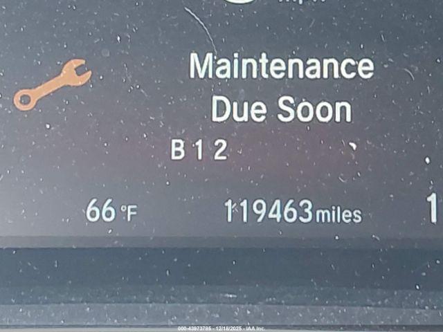 Honda CR-V Touring Image 4