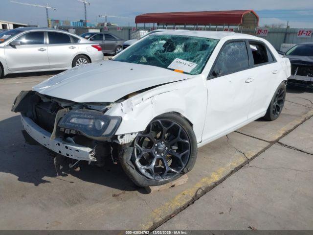 Chrysler 300 Touring Image 11