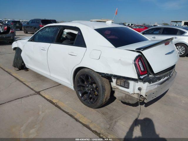 Chrysler 300 Touring Image 4