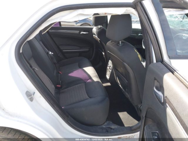 Chrysler 300 Touring Image 10