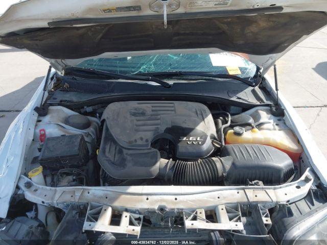 Chrysler 300 Touring Image 9