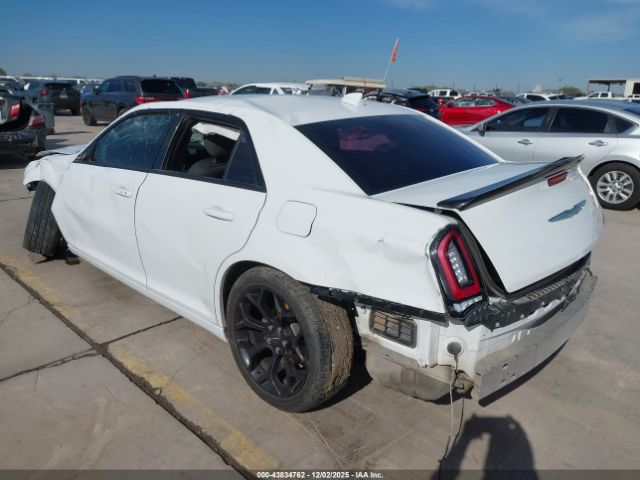 Chrysler 300 Touring Image 8