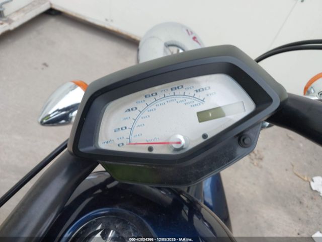 Honda Vt1300 Cx Image 3