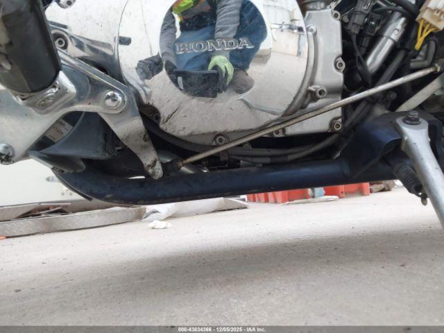 Honda Vt1300 Cx Image 13