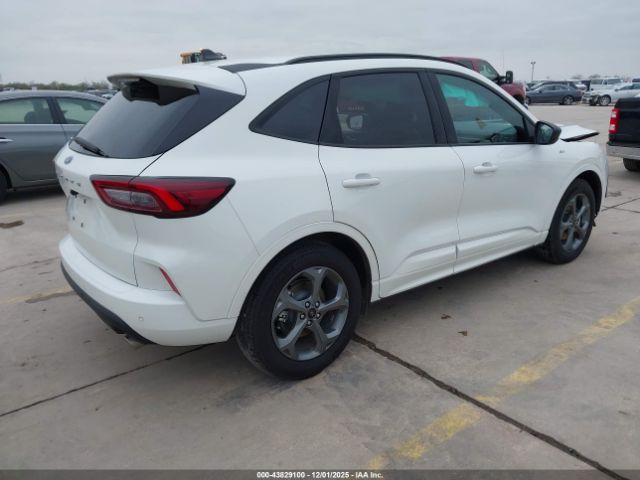 Ford Escape St-line Image 2