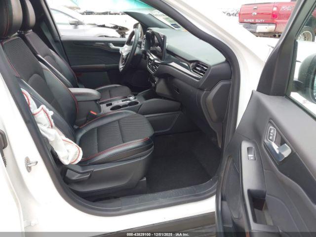 Ford Escape St-line Image 3