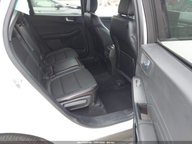 Ford Escape St-line Image 5