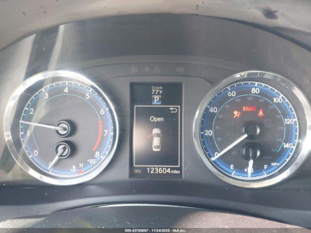 Toyota Corolla Xle Image 10