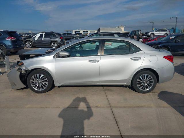 Toyota Corolla Xle Image 12