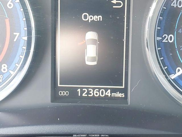 Toyota Corolla Xle Image 11