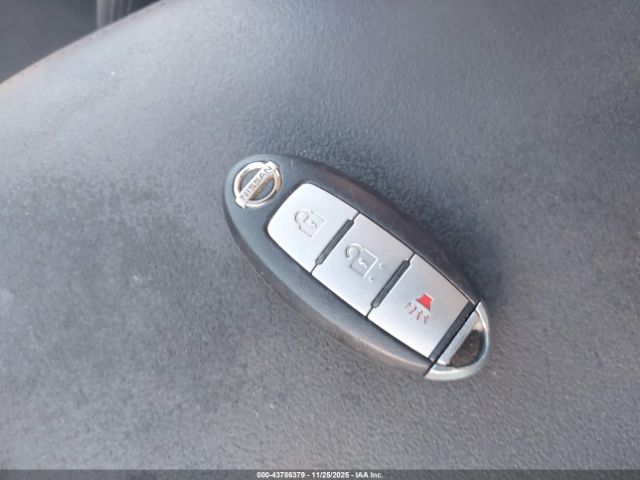 Nissan Pathfinder S Image 3