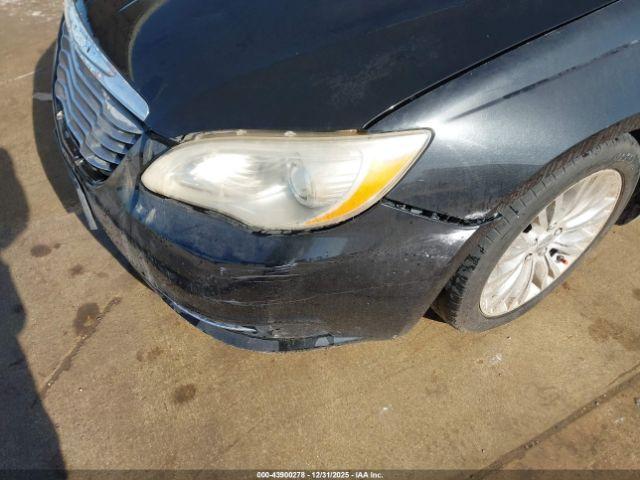 Chrysler 200 Limited Image 14