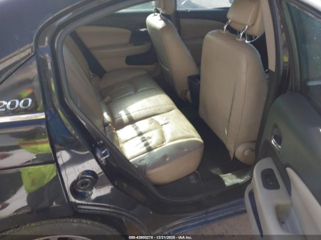 Chrysler 200 Limited Image 9