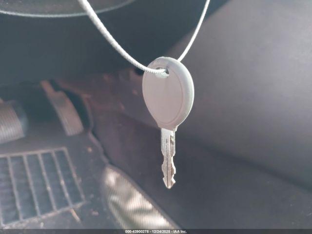 Chrysler 200 Limited Image 12