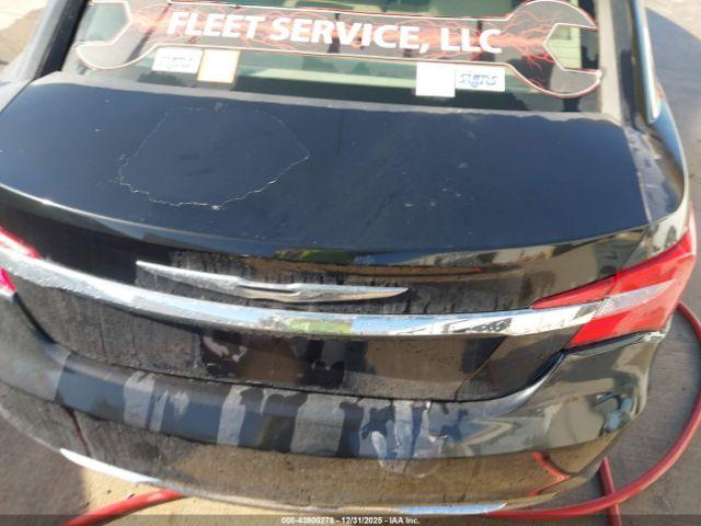 Chrysler 200 Limited Image 11