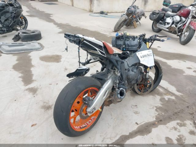 Honda Cbr1000 Rr Image 4