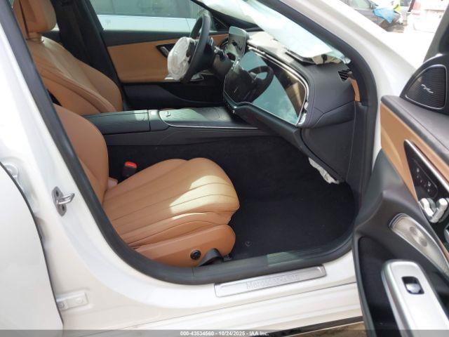 Mercedes-Benz E-Class Image 9