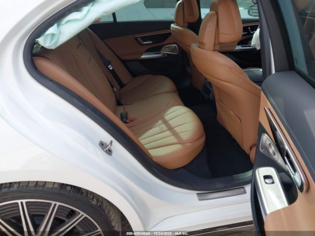 Mercedes-Benz E-Class Image 10